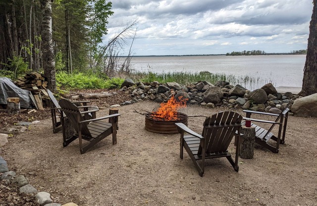 Private lakefront cabin on beautiful Munuscong Bay