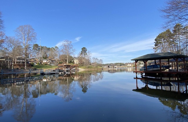 Private Lakefront Exec Home: Ollie's Hideaway: 4BR, 3.5 Ba