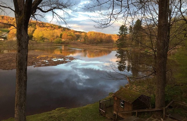 Private Lakefront Cottage, Fish, Row, Panoramic Lake Views.nPet Friendly!