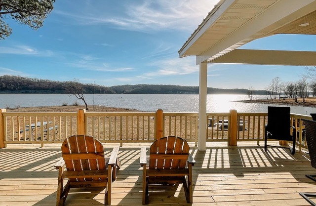 PRIVATE Large Lakefront Home 1/2 Mile of Shorelinen24 Acres Boat Ramp & Dock