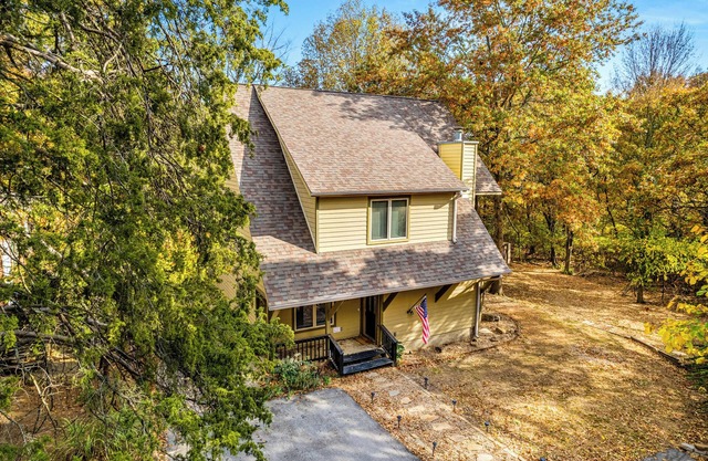 PRIVATE LODGE on acreage in the woods just STEPS away from The UofA!