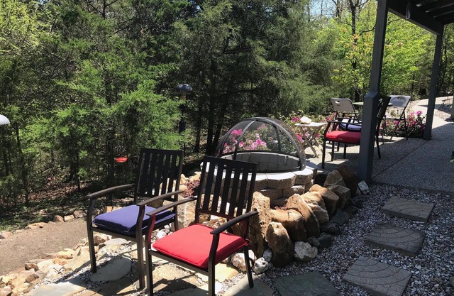 Private Luxury King Suite With Golf Course View - Best East End Location