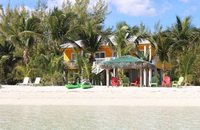 PRIVATE LUXURY, Beachfront Home, Hot Tub, Kayaks, Paddle Board, Cabana