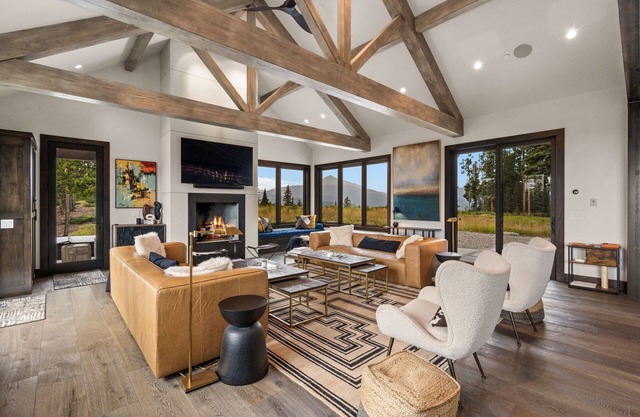 Private Luxury Escape | Deck, Hot Tub + Views!