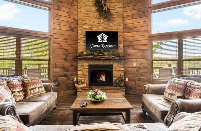 Private LUXURY Lakefront Lodge 2~2mi to SDC~FREE Resort Amenities~HUGE POOL