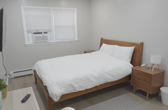 Private Master Bedroom 3 w Bathroom in Shared Apt - 8 min walk to PATH NYC Train