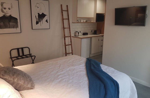 Private, modern and close to town.