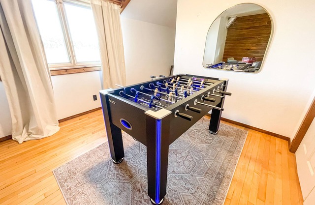 Private Mountain Cabin! King Beds 8 Acres Game Room Pet Friendly