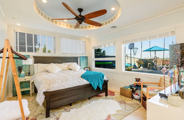 Private, newly renovated, waterfront studio walking distance to the beach!