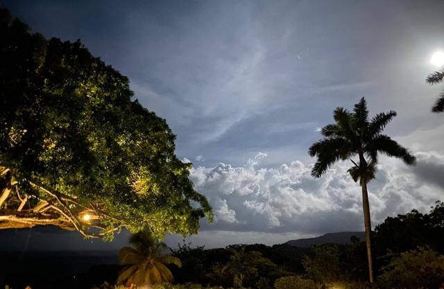 Private Norse Hill Estate, 8 acres, villa & cottage total 6 bd/ba, pool, 5 staff