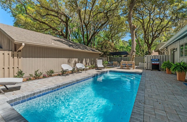 Private Oasis with Pool ~ Pet Friendly ~ Fully Fenced Yard ~ 3 Pender Lane