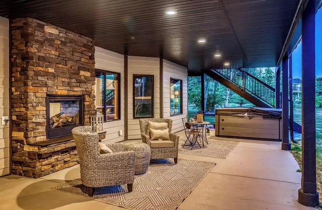 Private Oasis with Hot Tub