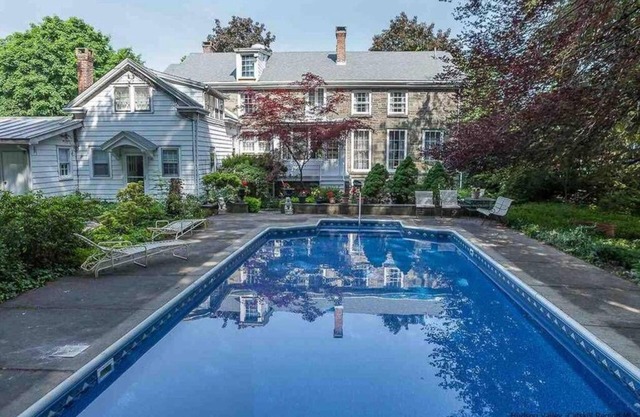 Private one bedroom guesthouse with pool