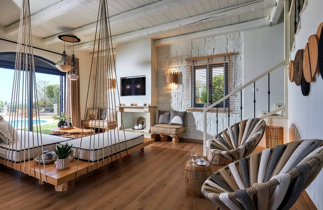 Private Paradise with heatable Pool & breathtaking Sea View.