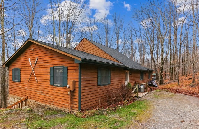 Private pet-friendly property for an affordable mountain getaway!