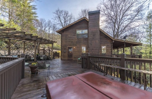 Private pet-friendly Aska Adventure Area getaway with gorgeous views!
