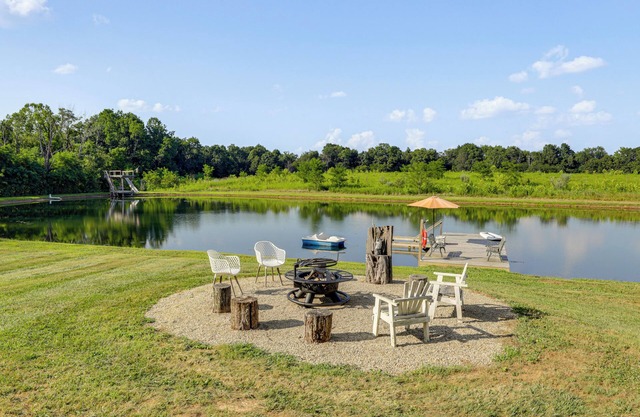 Private Ponds & Trails: Hillsboro Nature Retreat!