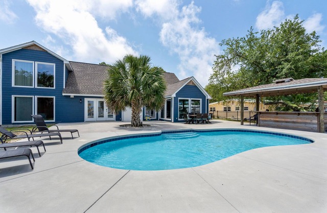 Private Pool, Boat Dock, Bay Front - 5 Bedroom Family Friendly Home