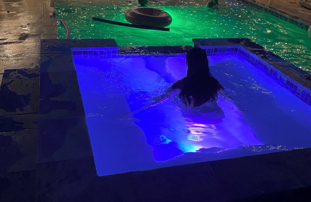 Private Pool, Gazebo, Firepit, and Hot Tub. Optional Guest Suite