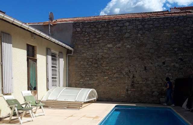 Private pool in town centre 4 bed close to the Mediterranean