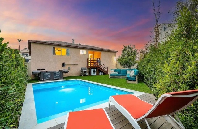 Private Pool & Spa/Fenced yard/Pet friendly/Walk to village/Close to beach