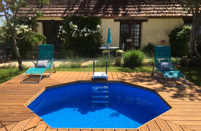 PRIVATE POOL! Sunset Cottage. With Stunning Views of the Chateau and the Valley