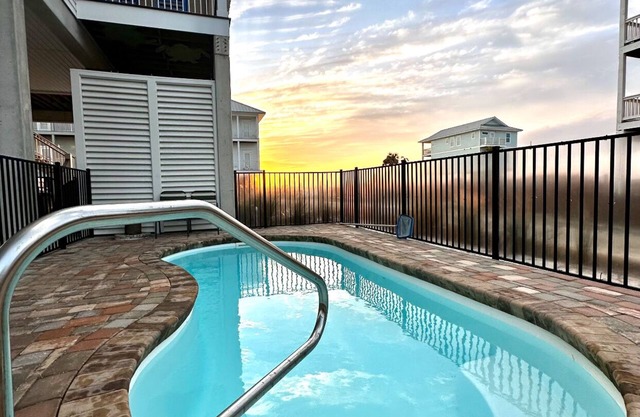 Private Pool w (option to add heat) North Cape, Amazing Gulf and Bay views!