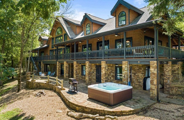 Private Retreat with Majestic Views - Just 15 Minutes from Branson