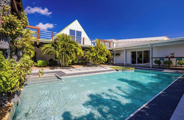 Private RetreatPoolSpaBBQKitchen10 min>Beach