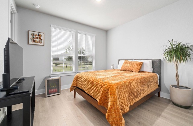 Private room + BathnAirport-COTA-Downtown