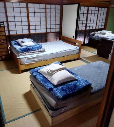 Private Room in Japanese Vintage House 民家の一室 Smoke Free, Free Parking Good to Travel for Tashiro Cats Island no1