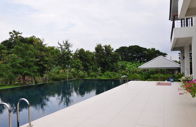 Private Room in Ramkamhaeng 118, includes airport transport & personal training