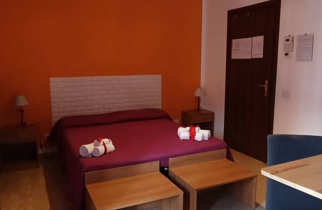 Private room with bathroom in guesthouse