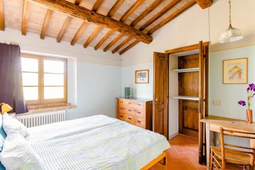 private room with own bathroom at Podere Noceto