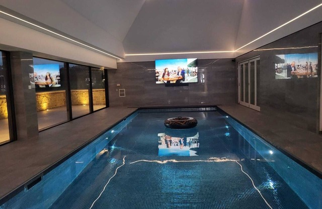 Private secluded apartment with pool, hot tub, sauna and steam room just for you
