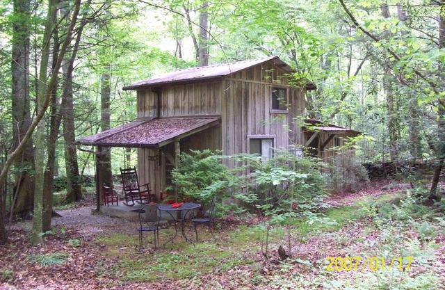 Private/secluded & Sanitized in Mature Woods by Park short walk to Creek Pets OK