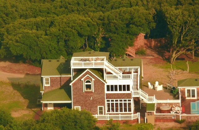 Private, Secluded, Spacious, Short walk to beach, Sound, Ocean View from deck