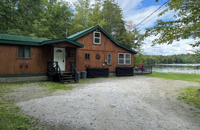 Private & secluded waterfront cabin on 5 acres 3 bedroom 1 bath amazing views