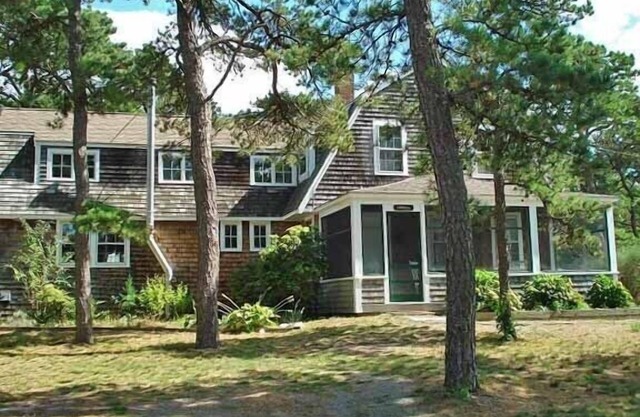 Private & Spacious 5 Bedroom Home (1607)