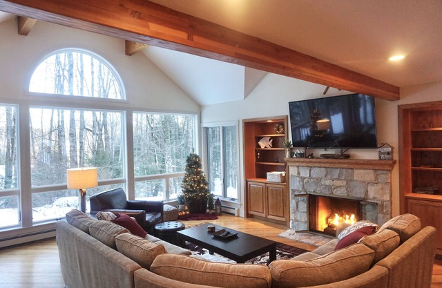 Private, Spacious, Sunny Retreat on the Ridge