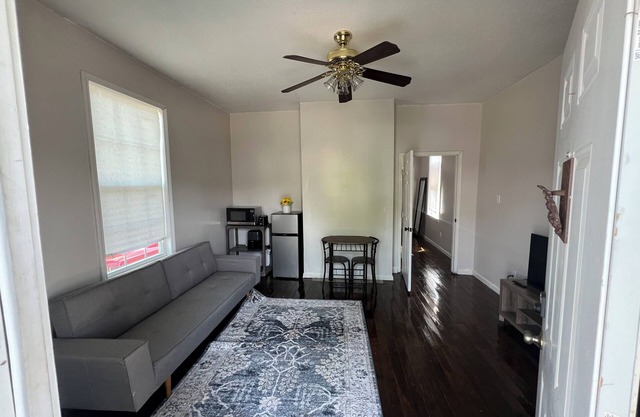 Private Suite- Located near Gentilly and Downtown