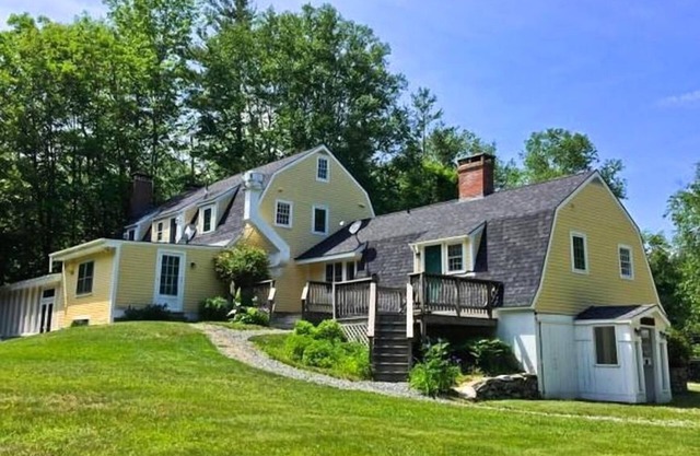 Private Tavern, Hot Tub, 8-Fireplaces, Spa Baths, Fire Pit, Baths Ensuite - Shop or Ski!