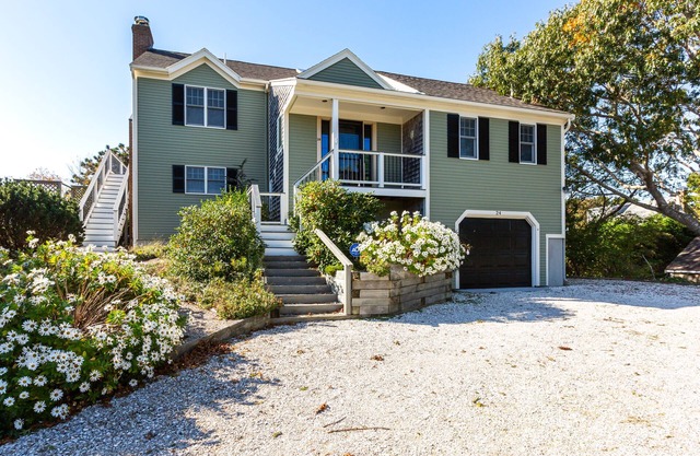 Private three bedroom home in the west end with beautiful views! RPSH004