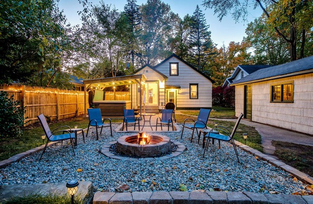 Private Unit—Hot Tub—Walk to ND
