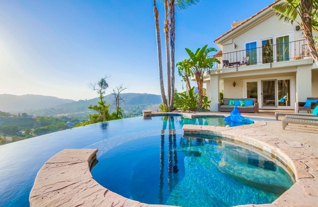 Private Villa with Infinity Pool and Game Room