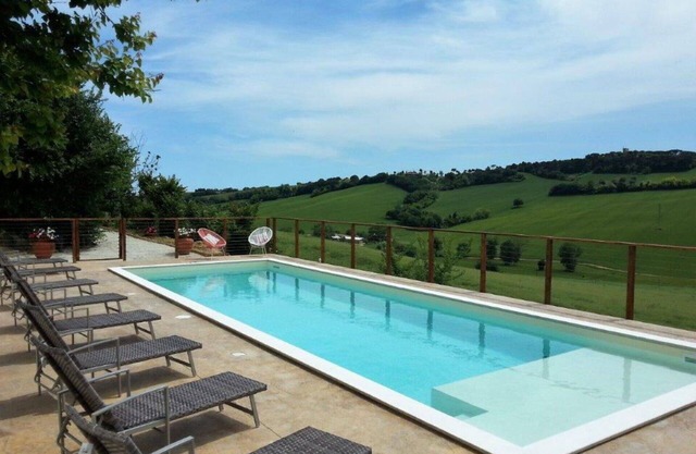 Private Villa with A/C, private pool, WIFI, TV, panoramic view, parking, close to Porto Recanati