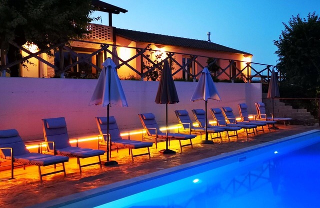 Private Villa with A/C, private pool, WIFI, TV, panoramic view, parking, close to Porto Recanati