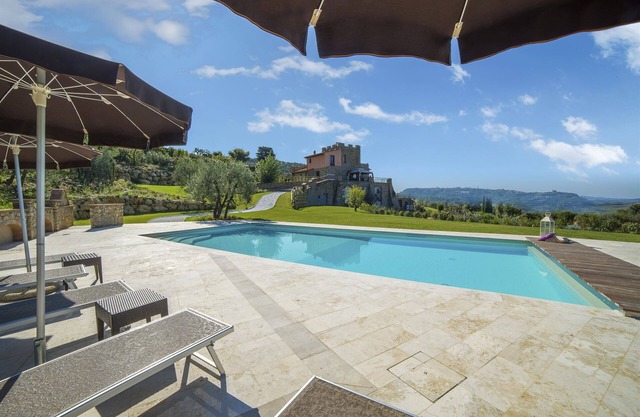 Private Villa with private pool, A/C, WIFI, TV, terrace, panoramic view, close to San Gimignano