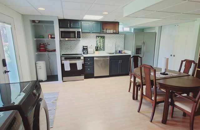 Private walkout basement: 2 queen beds & full bath