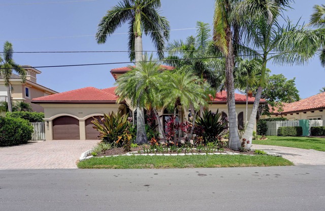 Private Waterfront Heated Pool 1 Mile From Beach